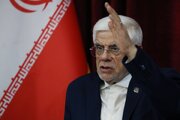 عارف: ایران کشور چندده‌ساله نیست که نفتش را ببرند و لگد بزنند