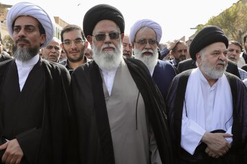 آیت الله مدرسی امام جمعه بخش مرکزی یزد در مراسم تشییع آیت الله حاج سید علیرضا حیدری - یزد