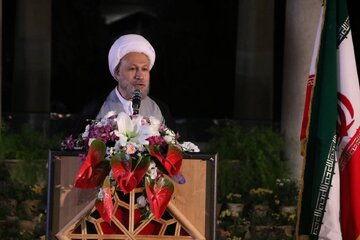 امام جمعه شیراز: شعر حافظ ظرفیت تبیین مفاهیم دینی و حماسی را دارد
