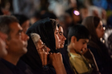 خانواده شهید خلبان مجید کاظمی در آیین بزرگداشت حافظ با حضور وزیر ارشاد - شیراز