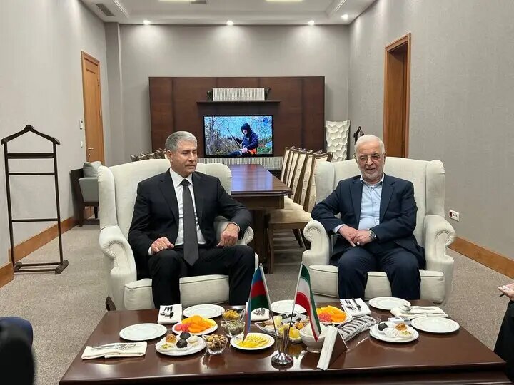 وزیر کشور وارد باکو شد