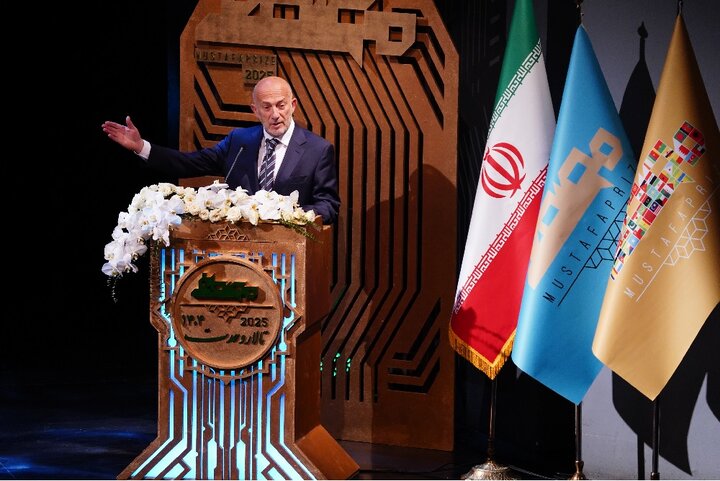 برگزیده جایزه مصطفی(ص) بخش نقدی جایزه خود را وقف کرد