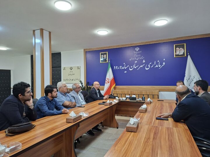 گامی برای توسعه هنر خوشنویسی در میاندورود؛ تاکید فرماندار بر تشکیل انجمن شهرستان