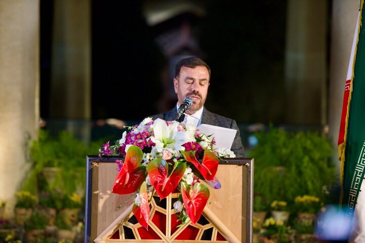 امام جمعه شیراز: شعر حافظ ظرفیت تبیین مفاهیم دینی و حماسی را دارد