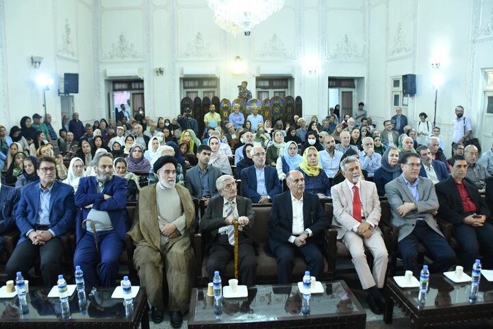 انتقاد از رواج تفأل به حافظ