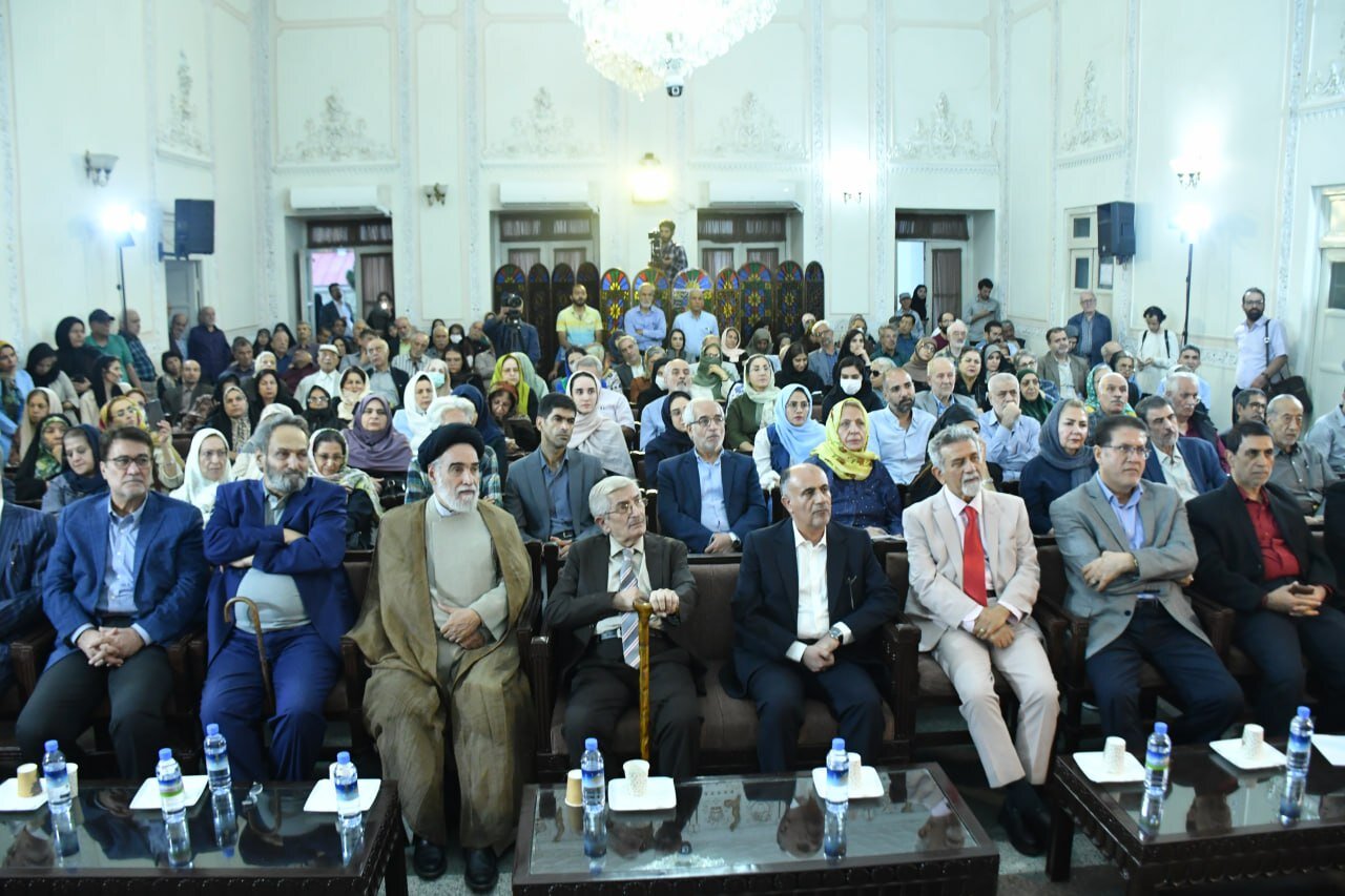 انتقاد از رواج تفأل به حافظ