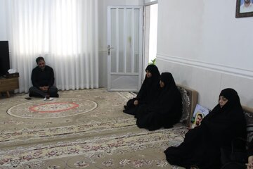 رئیس و شورای معاونان جهاددانشگاهی گلستان با خانواده شهید ناو دنا علیرضا خمر دیدار کردند