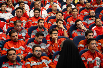 مراسم تجلیل از امدادگران جنگ رمضان