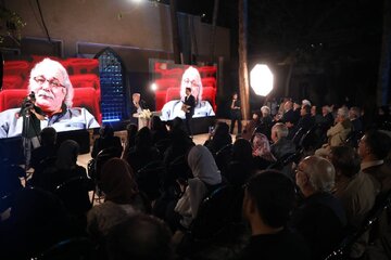 یلدا کاسبی: خرسندی که پدرم این همه درد و داغ را ندید