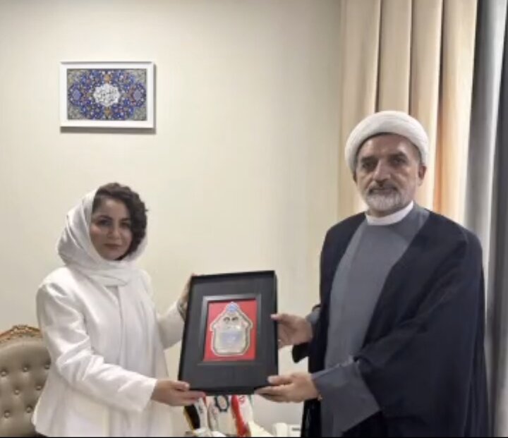 تقدیر رایزن فرهنگی ایران در عراق از بانوی رسانه‌ای عراقی