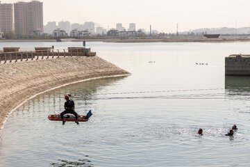 مانور سیل در دریاچه چیتگر تهران