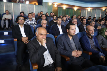 جلسه نشست با فرهیختگان و فعالان سیاسی،اجتماعی و فرهنگی با معاون اجرایی رییس جمهور