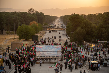 تجمع مردمی در تخت جمشید در پاسخ به اظهارات سخیف دولت آمریکا -شیراز