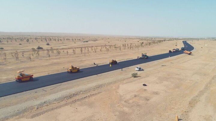عملیات ایمنسازی محور اربعینی مهران ـ دهلران با اجرای ۱۱ کیلومتر روکش آسفالت