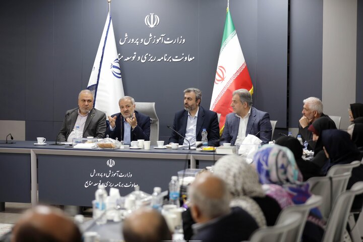  پیگیری ارزش مالکانه و سهام‌دار شدن اعضای صندوق ذخیره فرهنگیان