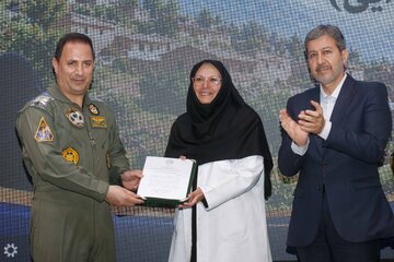آیین تجلیل از مینو موحدی، رئیس بیمارستان الزهرا (س) اصفهان