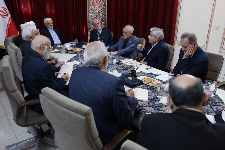 عارف: امسال واردات بنزین نخواهیم داشت؛ صرفه‌جویی آن صرف یارانه و کالابرگ می‌شود