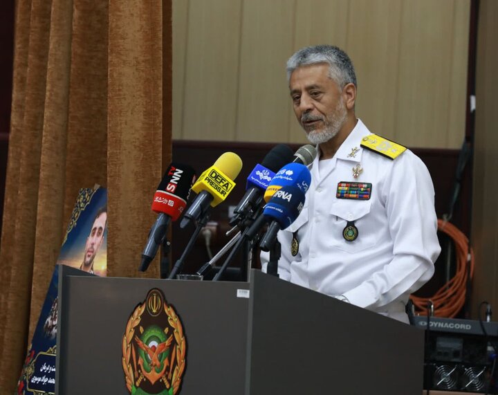 امیر دریادار سیاری: تنگه هرمز بسته است؛ عبور باید با هماهنگی باشد