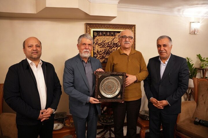 وزیر ارشاد به دیدار فرید قاسمی رفت