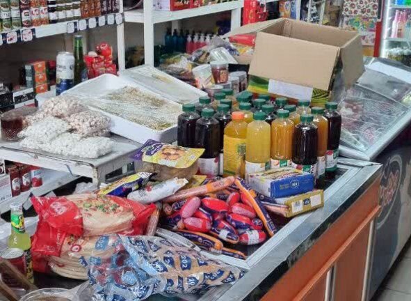 کشف مقادیر انبوه کالای اساسی تاریخ‌مصرف‌گذشته در یک واحد صنفی همدان