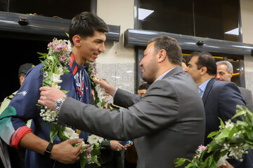 حضور محمد رشیدی نماینده مردم کرمانشاه در مجلس شورای اسلامی مراسم استقبال از آرین سلیمی ، دارنده مدال طلای مسابقات آسیایی ناگویا و گرندپری پاریس