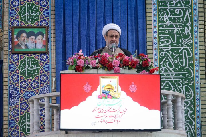 امام جمعه: مردم کرمان همیشه در نهضت‌های آزادی‌بخش کشورمان سهم داشته‌اند