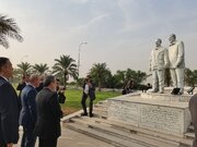 ادای احترام عراقچی به شهیدان سردار سلیمانی و ابومهدی المهندس