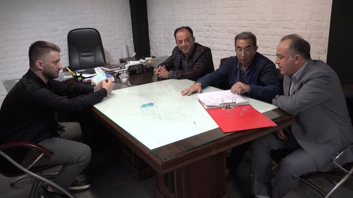 نمایشگاههای خودرو در خیابانهای آمل/ شهر خودرو همچنان پشت سد موانع اداری