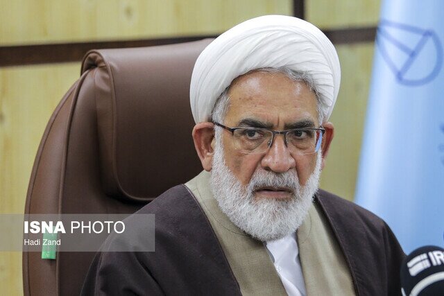 با قاچاقچیان مواد مخدر و عوامل جاسوسی بدون مماشات برخورد شود////