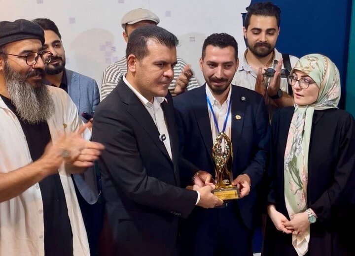 اهدای تندیس طلایی «شهر خلاق اردبیل» پس از پایان نمایشگاه مانوین