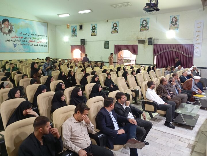 تجلیل از دانشجویان فعال دانشگاه آزاد یاسوج در جشن روز پرستار