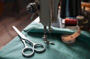 چرخ خیاطی‌ها آرام‌تر می‌چرخند؛ هنر دوخت در سایه گرانی پارچه و ملزومات آن