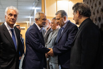 صمد حسن زاده،‌ رئیس اتاق بازرگانی ایران و محمد نهاوندیان در مراسم گرامیداشت زنده‌یاد مهندس محسن خلیلی عراقی