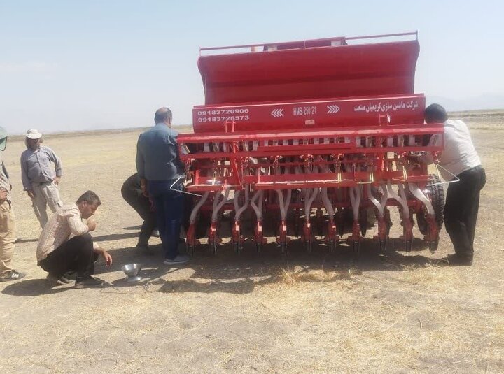 اجرای نخستین کشت بی‌خاک‌ورزی کلزا در داراب