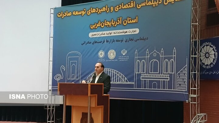 نماینده ارومیه: صادرکنندگان با روشهای نوین تجارت آشنا شوند