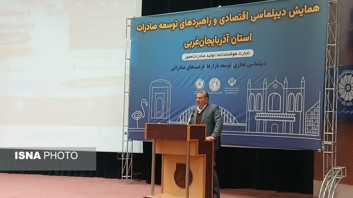 نماینده ارومیه: صادرکنندگان با روشهای نوین تجارت آشنا شوند