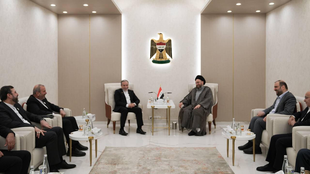 گفتوگوی عراقچی و رهبر جریان حکمت ملی در حاشیه اجلاس بغداد