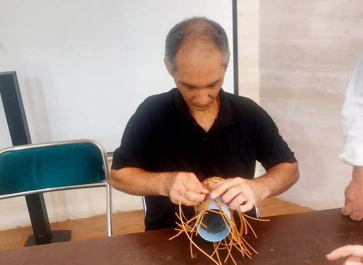 توانمندسازی معلولان در پاکدشت با آموزش هنرهای دستی؛ از فیروزهکوبی تا سبدبافی