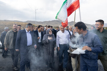 استقبال مردم روستای ضامنجان از سخنگوی دولت 