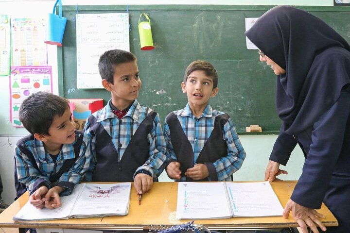 آغاز دوره جدید شناسایی معلمان نمونه؛ سهم عملکرد حرفه‌ای به حدود ۵۰ درصد رسید