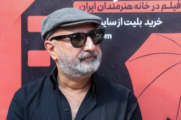 منصور ضابطیان در مراسم تشییع پیکر سیروس ابراهیم‌زاده