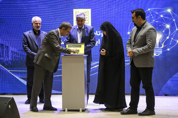 طرح ایده دانشجویی سازمان دانشجویان جهاددانشگاهی خراسان رضوی از سوی مهدی نعیمیان، مدیر اجرایی این سازمان، در دیدار با رئیس جهاددانشگاهی کشور 