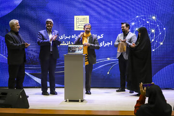 تقدیر مهدی نعیمیان، مدیر اجرایی سازمان دانشجویان جهاددانشگاهی خراسان رضوی، از علی منتظری، رئیس جهاددانشگاهی کشور، در جریان سفر به مشهد
