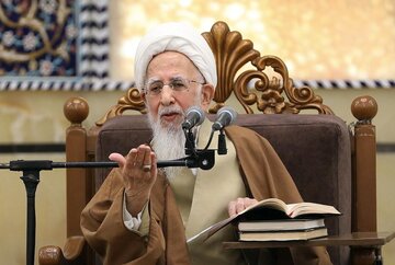 آیت‌الله‌ جوادی آملی بر ضرورت پاسداری از امنیت و عزت جامعه تأکید کرد