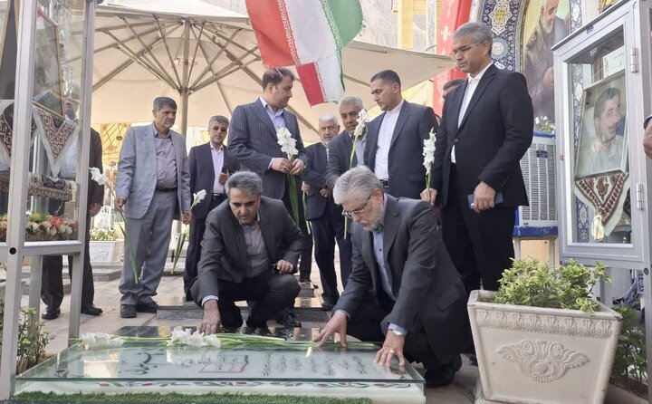 وزیر علوم وارد کرمان شد/ آغاز سفر با ادای احترام به شهید حاج قاسم سلیمانی