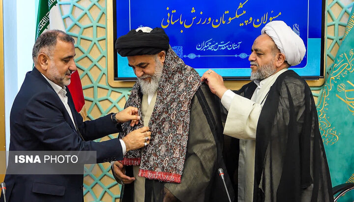 نشان خادمی افتخاری مسجد جمکران به رئیس فدراسیون ورزش‌های زورخانه‌ای اهدا شد