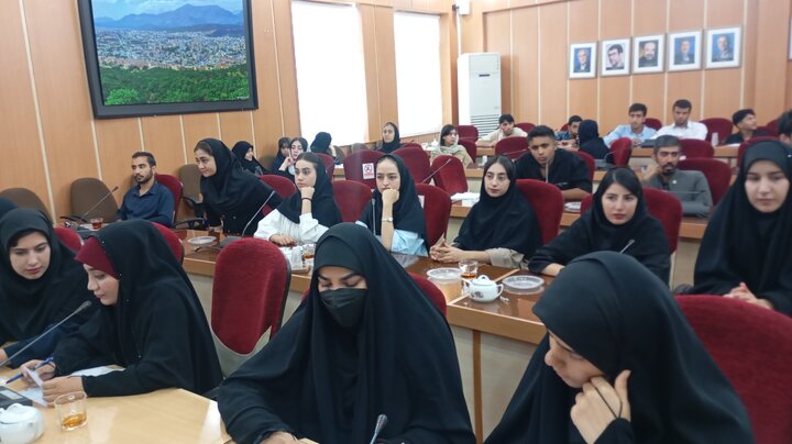 استاندار کهگیلویه و بویراحمد پای گفت‌وگوی مشورتی با نسل زد نشست