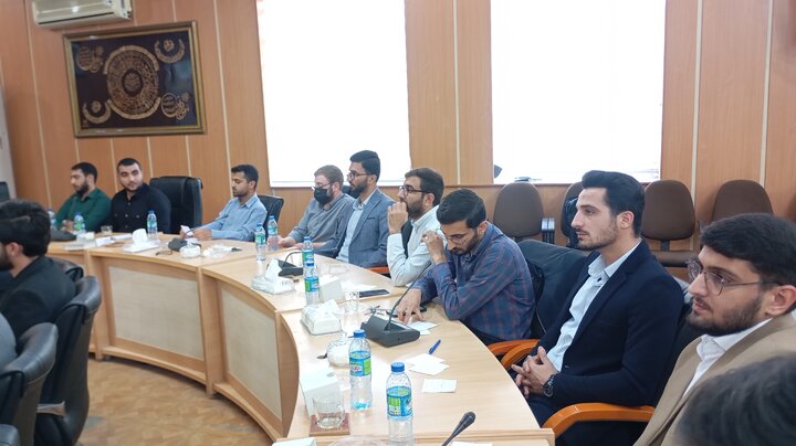 استاندار کهگیلویه و بویراحمد پای گفت‌وگوی مشورتی با نسل زد نشست