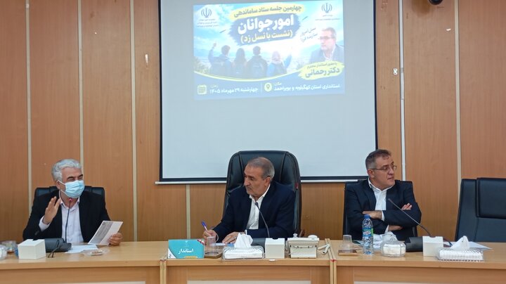 استاندار کهگیلویه و بویراحمد پای گفت‌وگوی مشورتی با نسل زد نشست