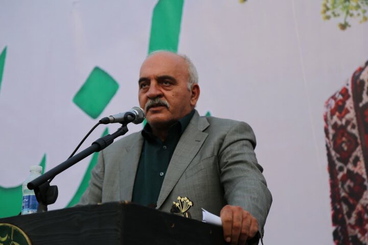 نخستین جشنواره ملی رازیانه رزن برگزار شد